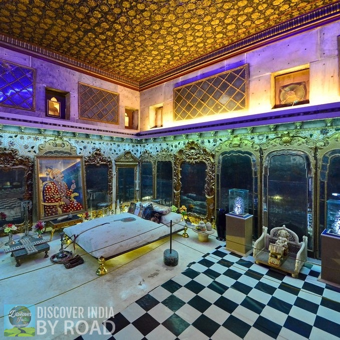 Maharao's bed inside Aina Mahal bhuj