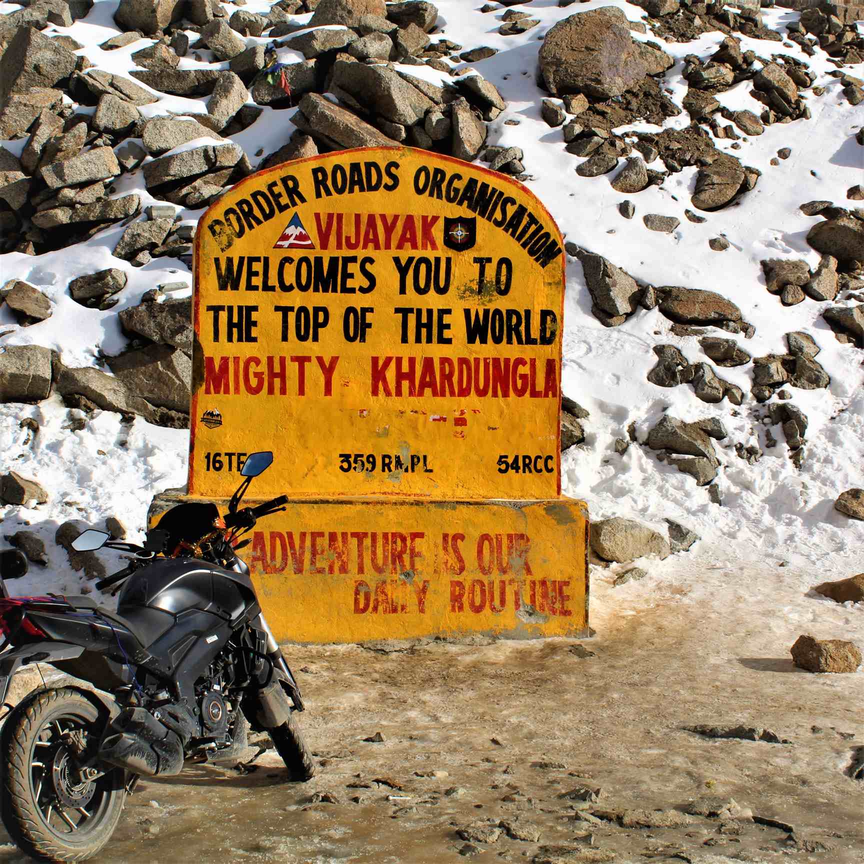 Kardungla pass sign with bike parked aside.