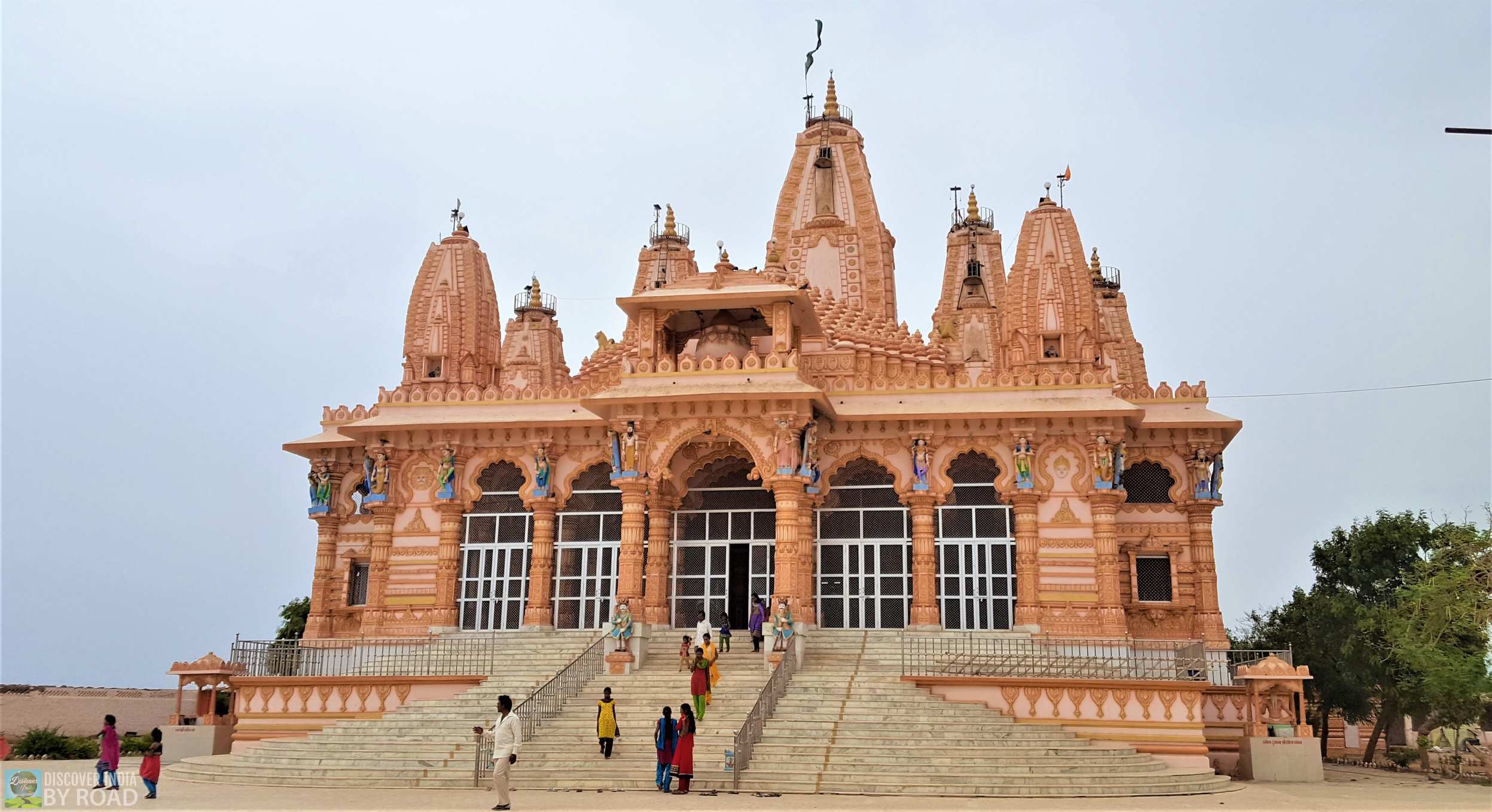 front view of Nakalank Gurudham Mandir at Halvad, Gujarat